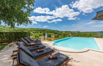 The Vine's Path Holiday Home