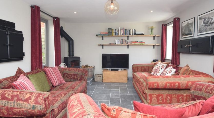 Photo of 4 Bed in Sway