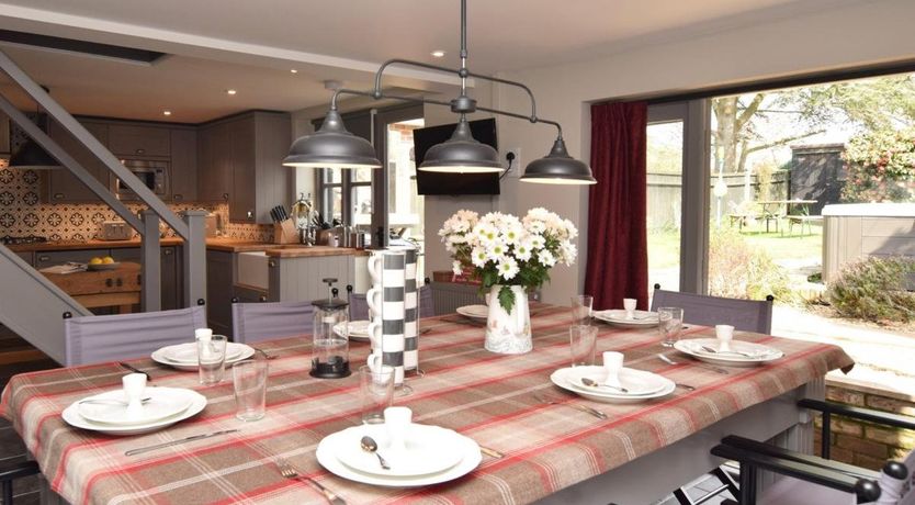 Photo of 4 Bed in Sway