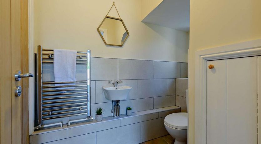 Photo of 3 Bed in Lower Cwmtwrch