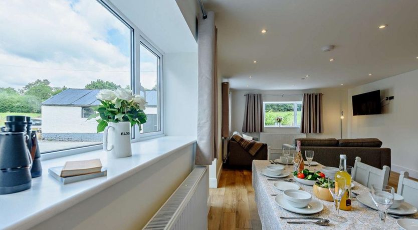 Photo of 3 Bed in Lower Cwmtwrch