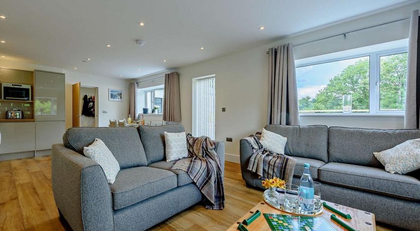 Photo of 3 Bed in Lower Cwmtwrch