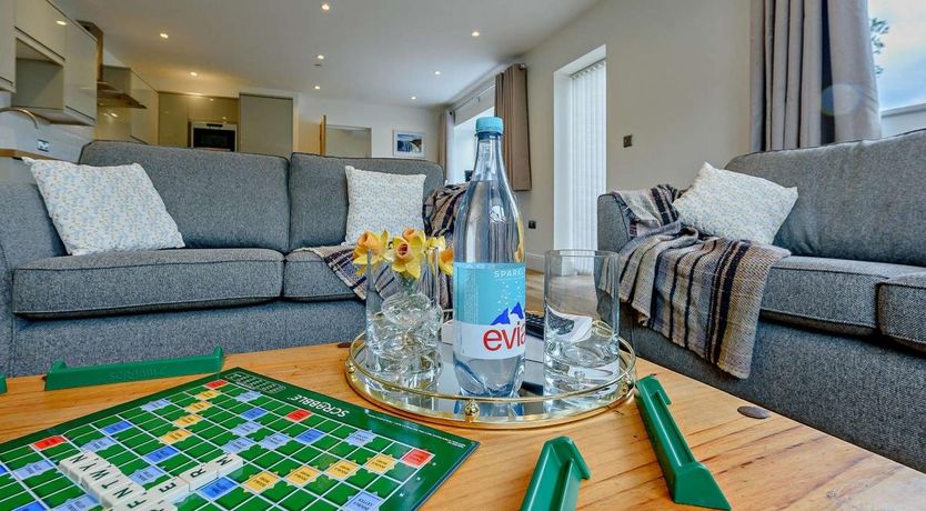 Photo of 3 Bed in Lower Cwmtwrch