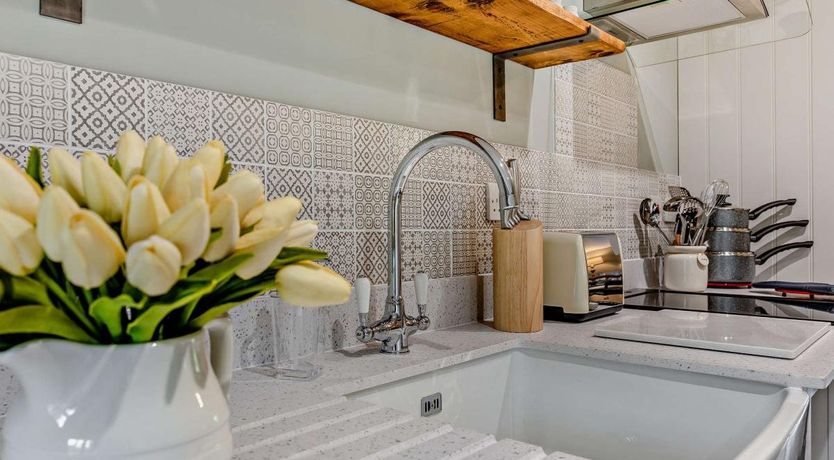 Photo of 2 Bed in Harracott