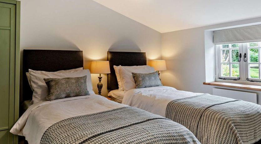 Photo of 2 Bed in Harracott