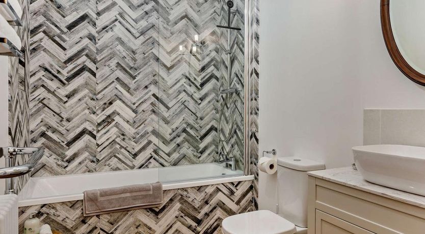 Photo of 2 Bed in Harracott