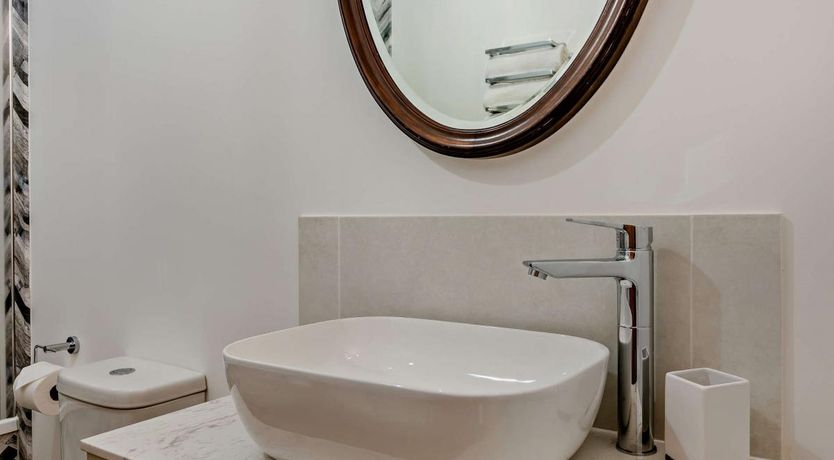 Photo of 2 Bed in Harracott