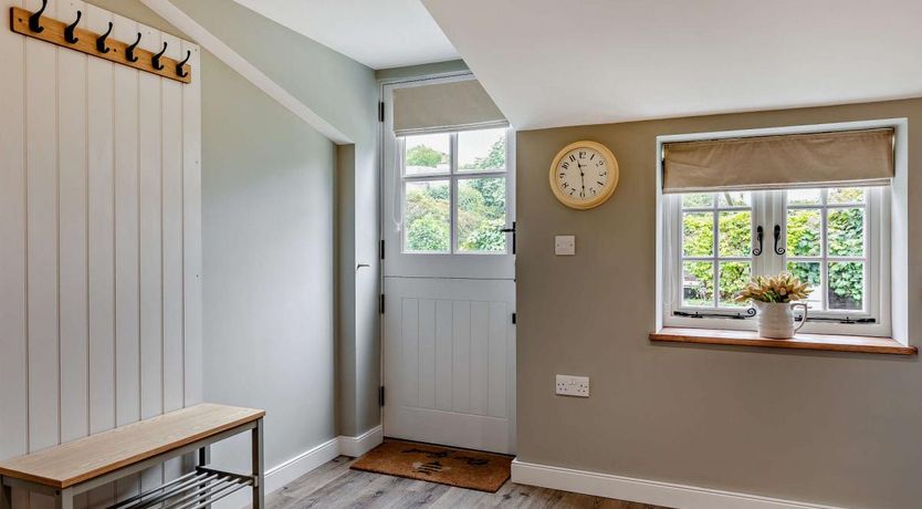 Photo of 2 Bed in Harracott