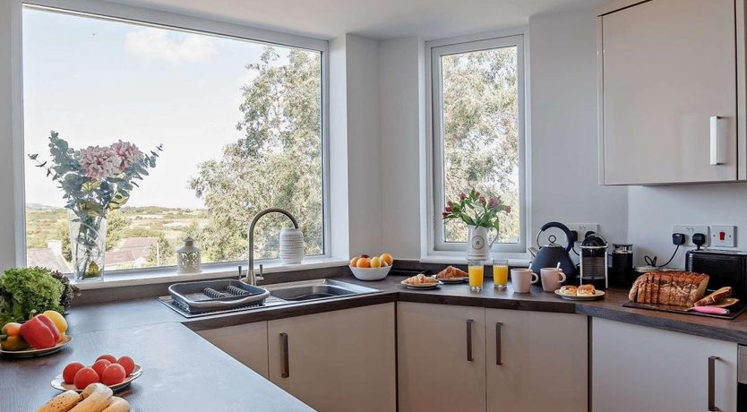 Photo of 3 Bed in Carreglefn