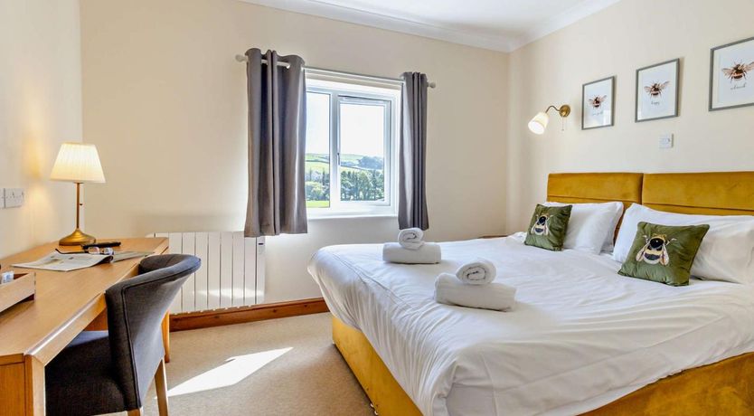 Photo of 11 Bed in Bow Street