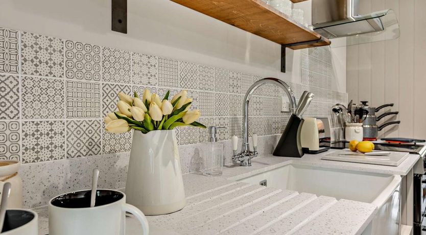 Photo of 2 Bed in Harracott