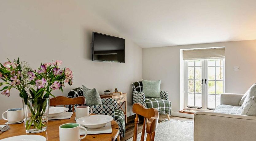 Photo of 2 Bed in Harracott