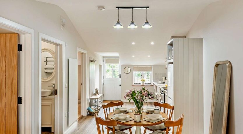 Photo of 2 Bed in Harracott