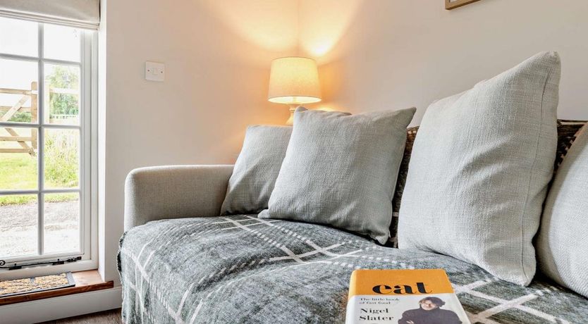 Photo of 2 Bed in Harracott