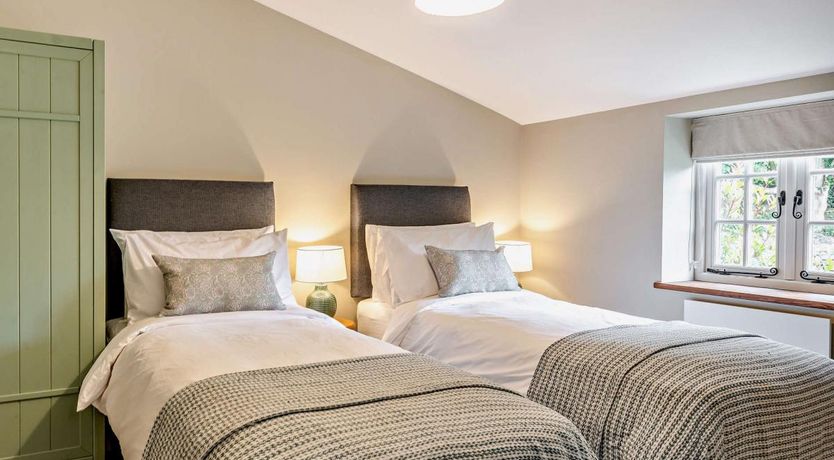 Photo of 2 Bed in Harracott