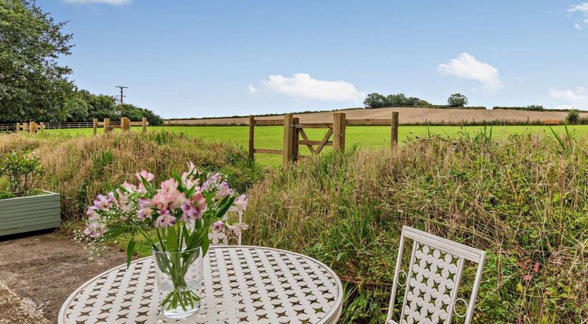 Photo of 2 Bed in Harracott