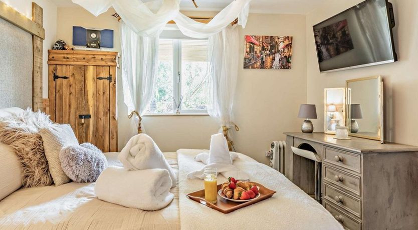 Photo of 1 Bed in Newport