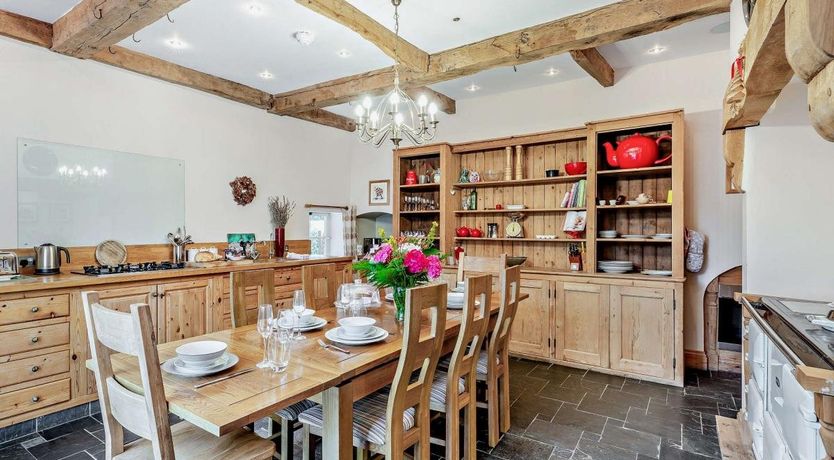 Photo of 4 Bed in Cleedownton