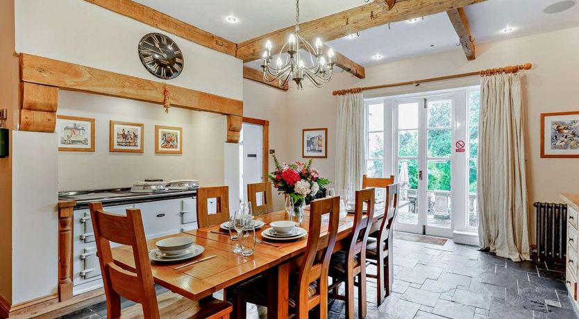 Photo of 4 Bed in Cleedownton