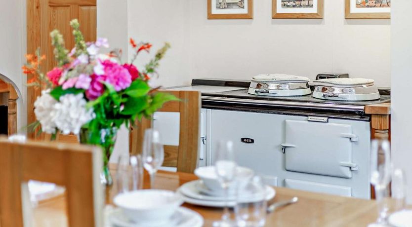 Photo of 4 Bed in Cleedownton