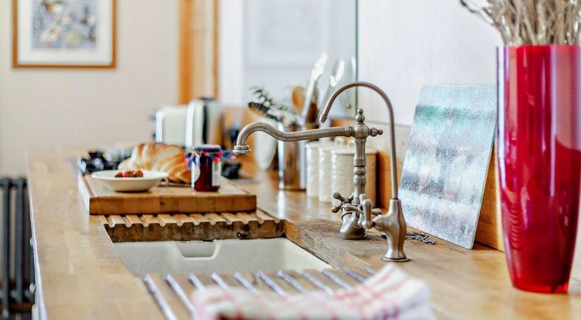 Photo of 4 Bed in Cleedownton