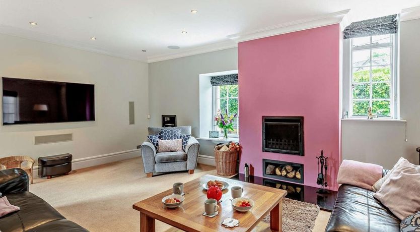 Photo of 4 Bed in Cleedownton