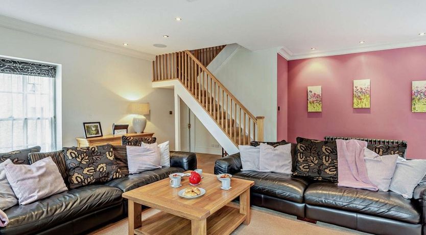 Photo of 4 Bed in Cleedownton