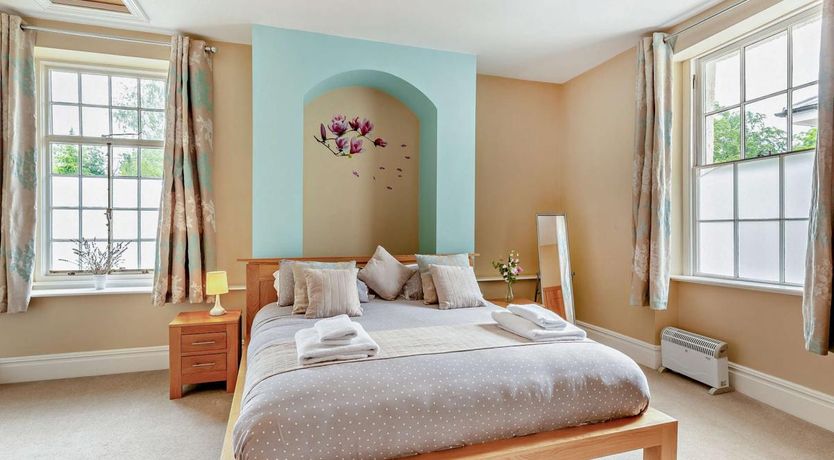 Photo of 4 Bed in Cleedownton