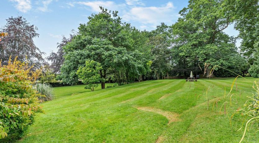 Photo of 4 Bed in Cleedownton