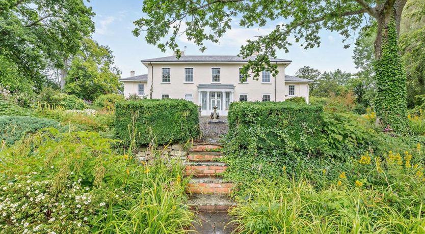 Photo of 4 Bed in Cleedownton