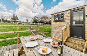 Photo of log-cabin-in-west-cornwall-3