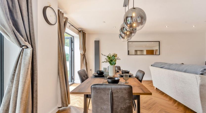 Photo of 2 Bed in Tenby