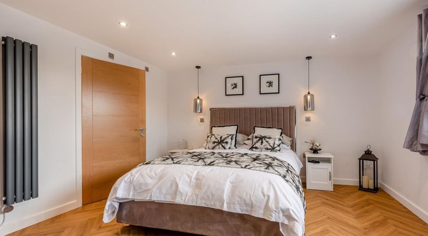 Photo of 2 Bed in Tenby