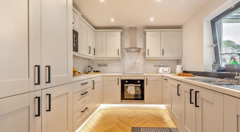 Photo of 2 Bed in Tenby