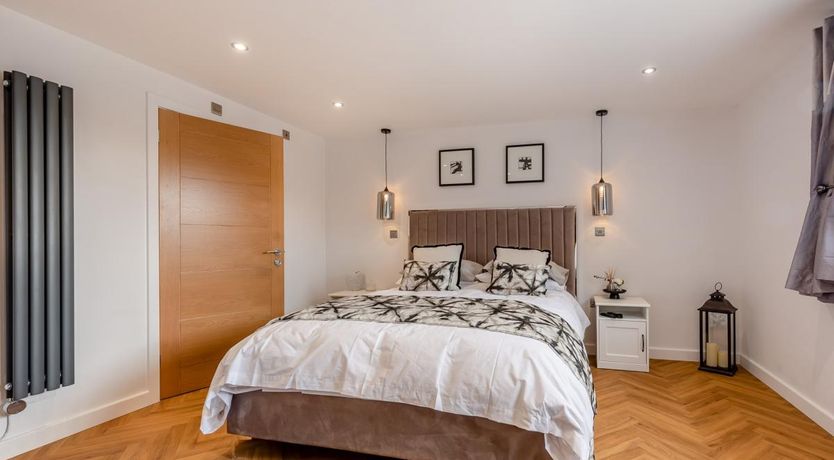 Photo of 2 Bed in Tenby