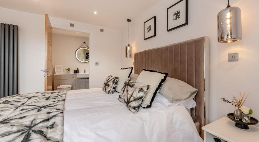 Photo of 2 Bed in Tenby