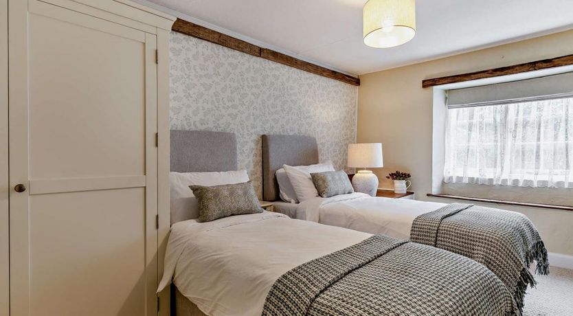 Photo of 2 Bed in Harracott