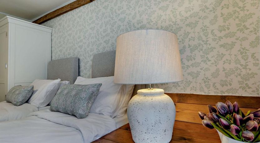 Photo of 2 Bed in Harracott