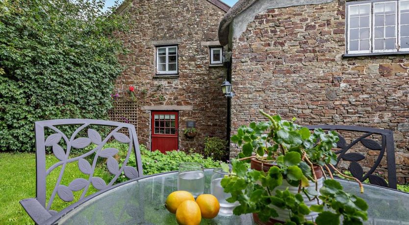 Photo of 2 Bed in Harracott