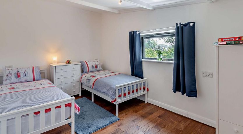 Photo of 2 Bed in Adgestone