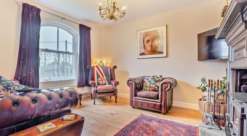 Photo of 3 Bed in Freshwater