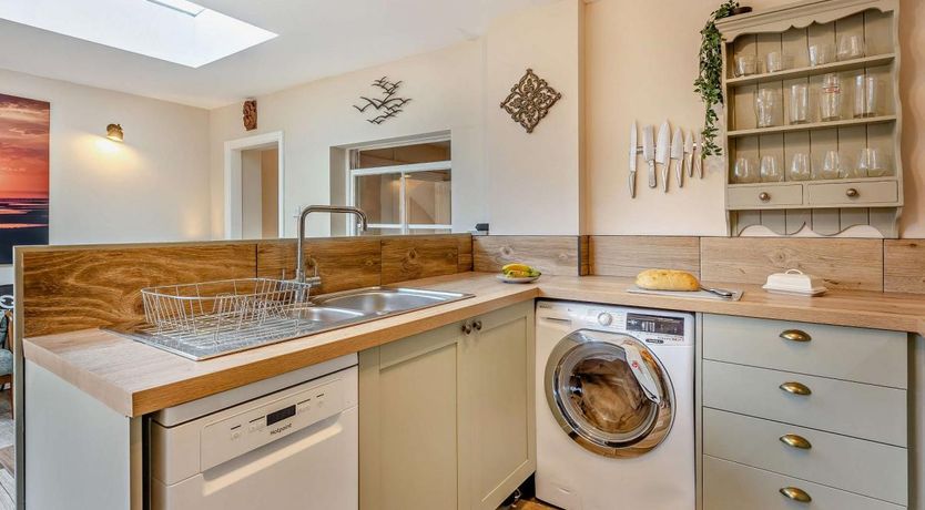 Photo of 3 Bed in Freshwater