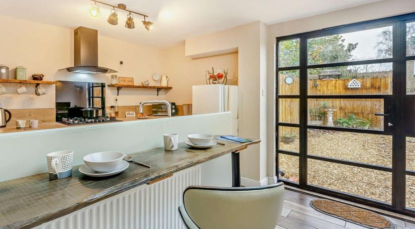 Photo of 3 Bed in Freshwater