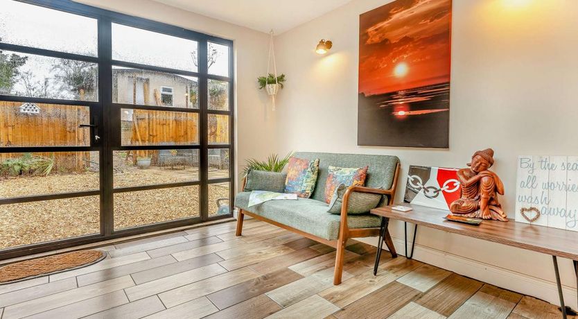 Photo of 3 Bed in Freshwater