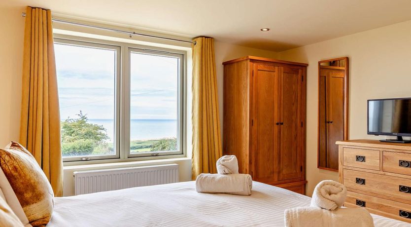 Photo of 4 Bed in Dorchester