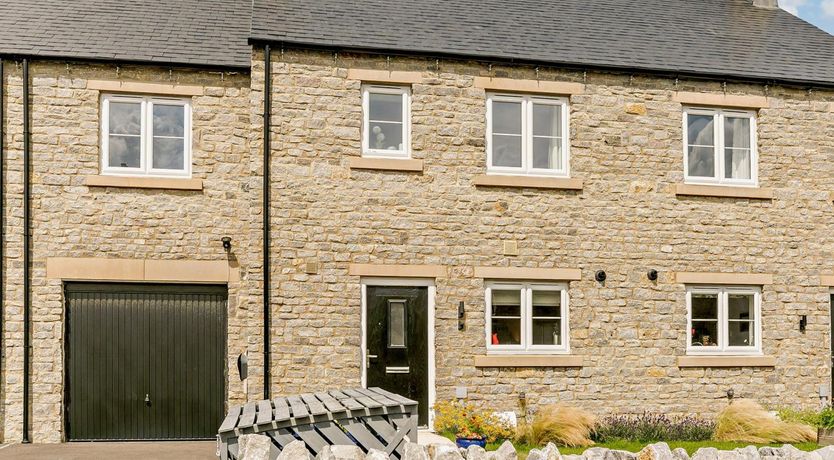 Photo of 3 Bed in Hope Valley