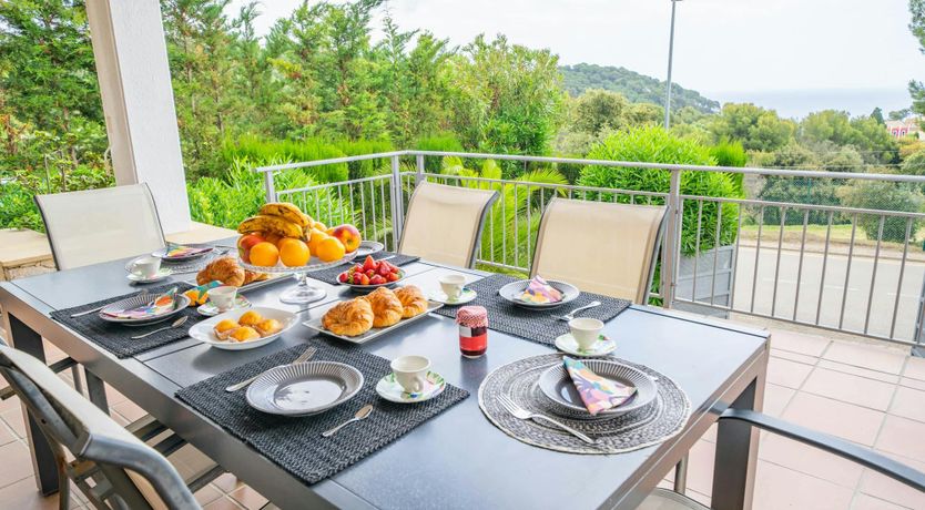 Photo of Luxury by the Sea