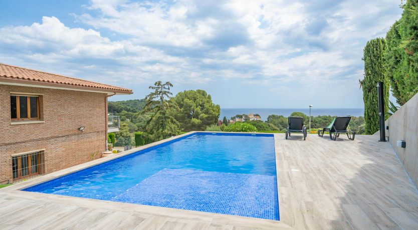 Photo of Luxury by the Sea