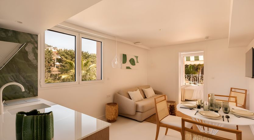 Photo of Elegant Rose