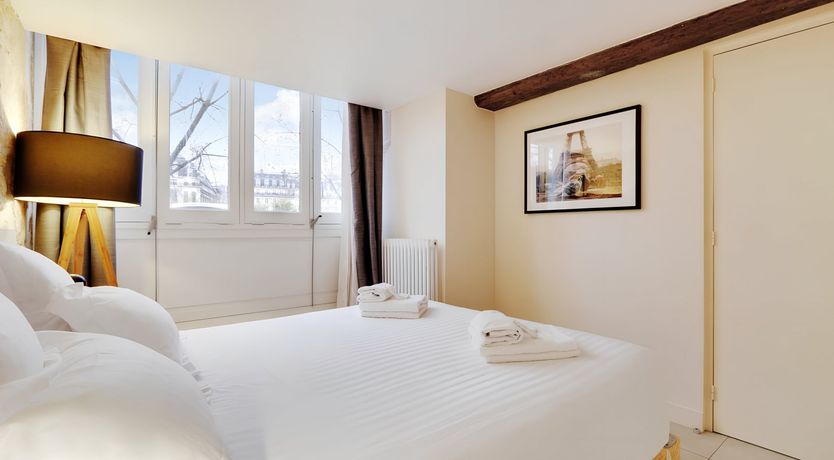 Photo of The Seine Serenade